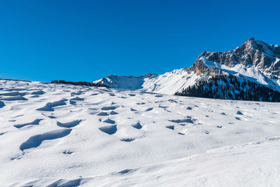 Follow the waves. the sea on the snow.