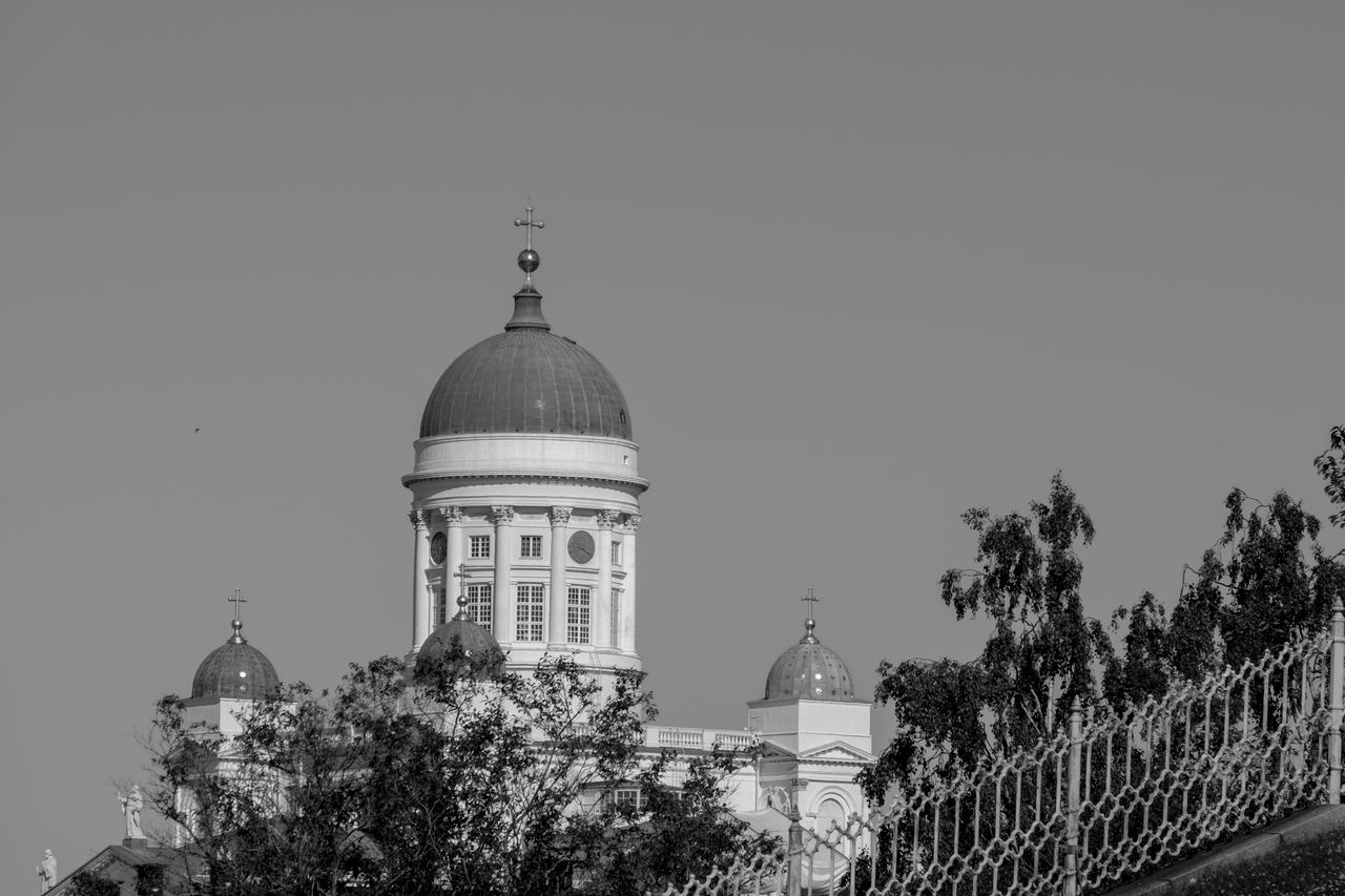 dome, architecture, built structure, building exterior, black and white, tree, monochrome, sky, monochrome photography, plant, nature, travel destinations, no people, tower, building, place of worship, landmark, government, religion, outdoors, travel, city, tourism, clear sky, belief, day, history, the past