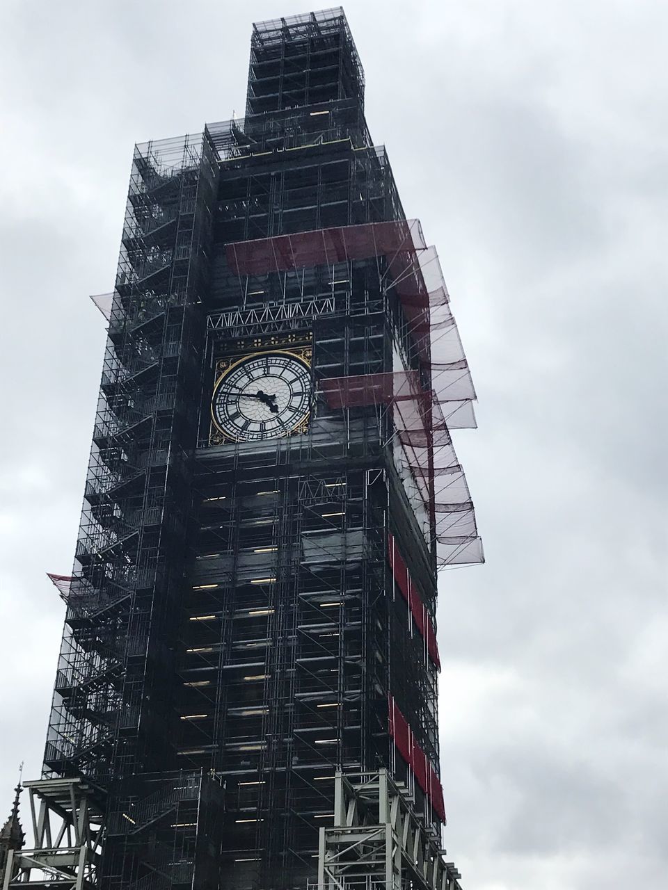 LOW ANGLE VIEW OF CLOCK TOWER AGAINST CLOUDY SKY