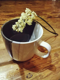 Close-up of flowers in bowl on table