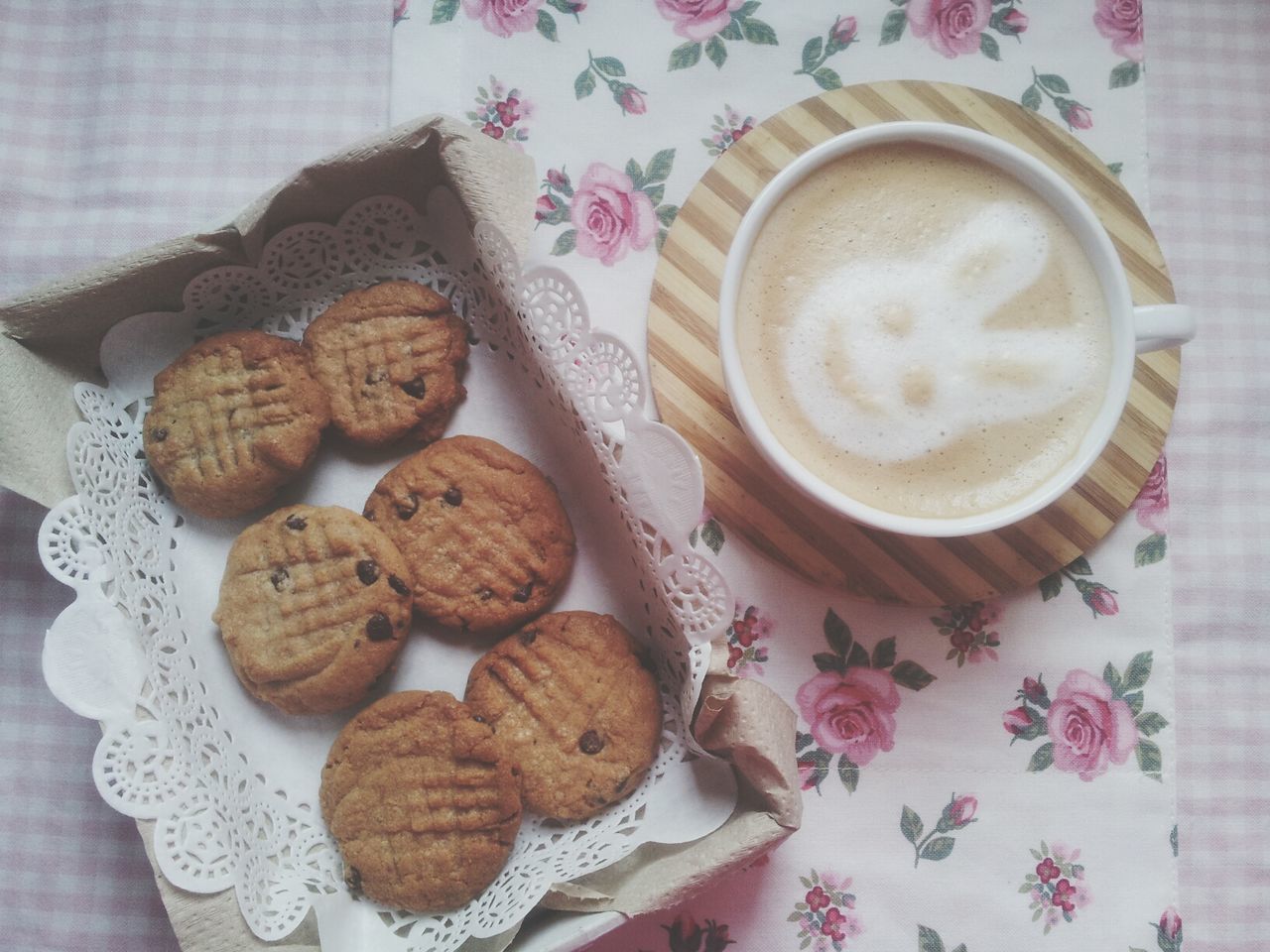 food and drink, indoors, freshness, table, coffee cup, coffee - drink, still life, refreshment, drink, sweet food, food, saucer, high angle view, dessert, ready-to-eat, plate, directly above, indulgence, cookie, cup