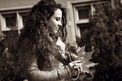 Close-up of young woman with flowers