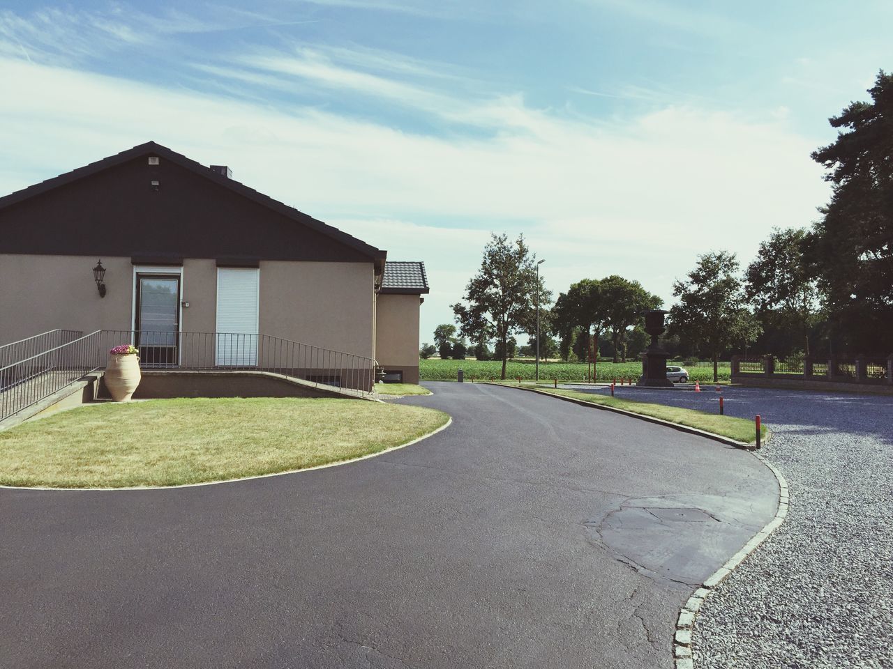 building exterior, architecture, built structure, the way forward, sky, tree, grass, road, diminishing perspective, street, house, cloud - sky, walkway, lawn, sunlight, empty, day, footpath, vanishing point, outdoors