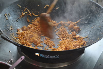 Stir fry egg noodle 