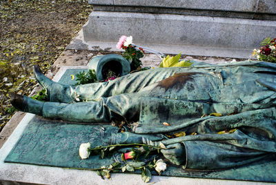 Sculpture of people on cemetery