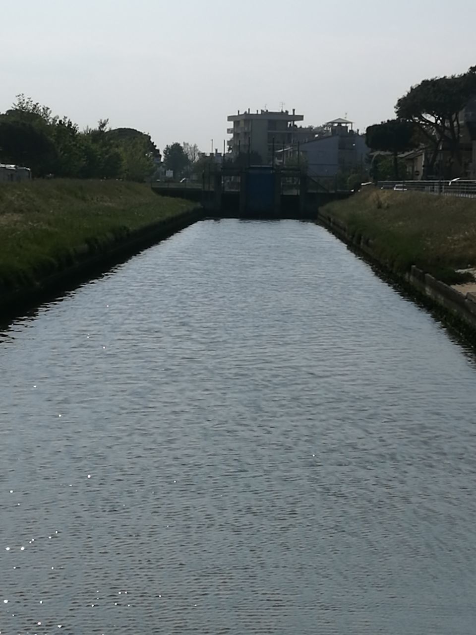 SCENIC VIEW OF WATER AGAINST SKY