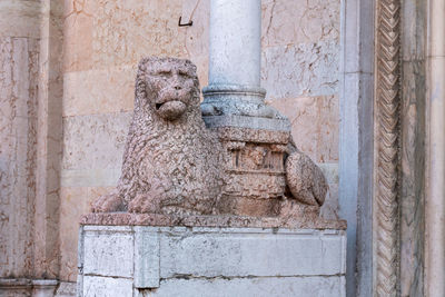 Statue against wall