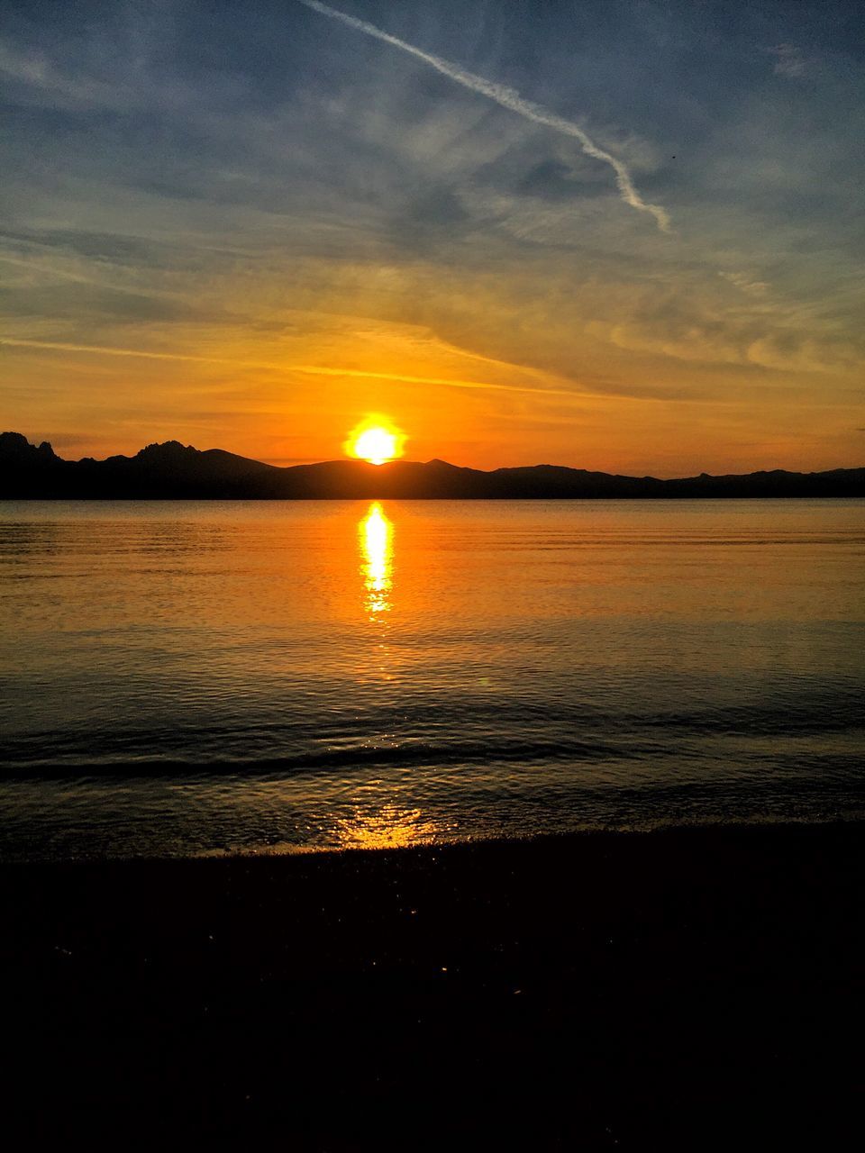 sunset, sun, tranquil scene, water, scenics, beauty in nature, tranquility, reflection, sky, orange color, silhouette, idyllic, lake, nature, sunlight, sea, cloud - sky, cloud, majestic, non-urban scene