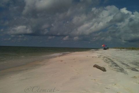 sea, beach, sky, horizon over water, cloud - sky, shore, water, sand, cloudy, scenics, tranquil scene, tranquility, beauty in nature, nature, cloud, wave, overcast, idyllic, coastline, weather