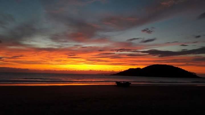 SCENIC VIEW OF SEA AGAINST SUNSET SKY