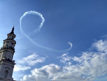 Low angle view of vapor trail in sky