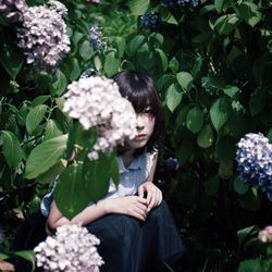 Close-up of young woman holding flowers