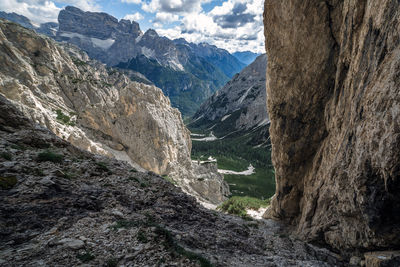 Expert alpine hiking trail in trentino dolomite, misurina, sud tyrol