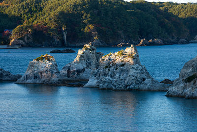 Scenic view of sea against mountain