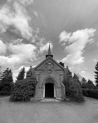 Graveyard chapel