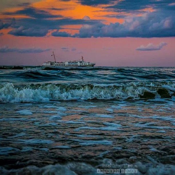 sea, water, sunset, sky, horizon over water, scenics, wave, beauty in nature, cloud - sky, waterfront, nature, tranquil scene, surf, orange color, idyllic, power in nature, motion, tranquility, dusk, dramatic sky