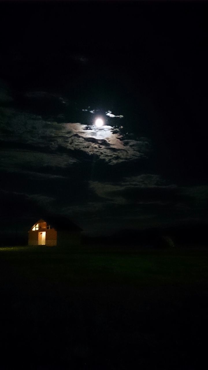 night, illuminated, sky, moon, dark, scenics, tranquility, beauty in nature, glowing, built structure, nature, tranquil scene, copy space, building exterior, light - natural phenomenon, architecture, outdoors, no people, silhouette, low angle view