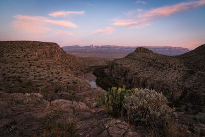 Scenic desert and mountain views with canyon and river during sunset - big bend national park, texas