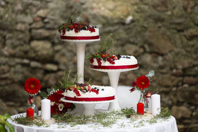Red roses on table