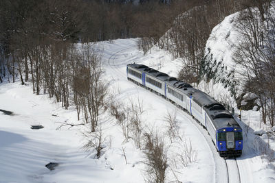 Kiha 183 limited expres okhotsk running on s-shaped curve