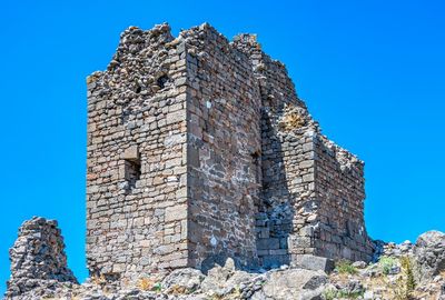 Ruins of the ancient greek city pergamon in turkey on a sunny summer day