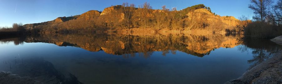 Panoramic view of lake and mountains against sky