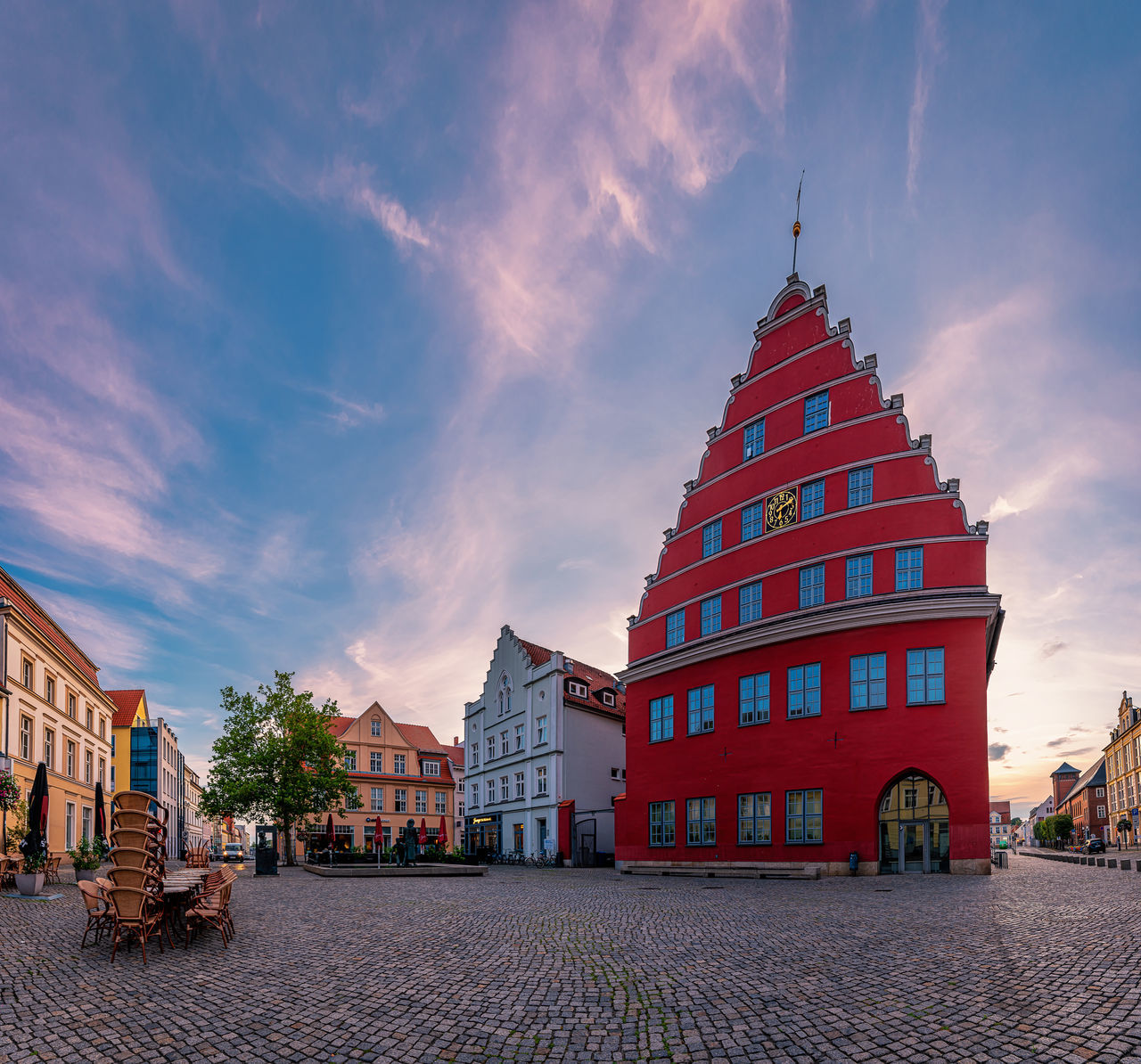 BUILDINGS IN CITY