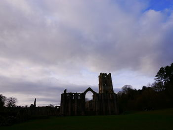 Old ruin building against cloudy sky