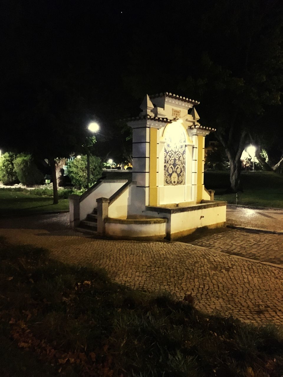 ILLUMINATED STREET LIGHT BY BUILDING