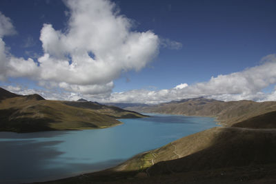 Panoramic view of lake and mountains against sky