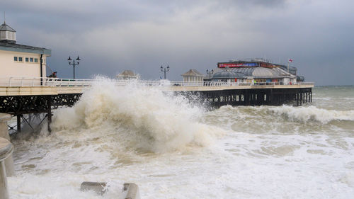 Water splashing in sea against sky