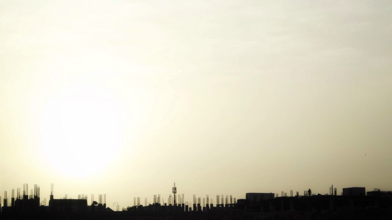 SILHOUETTE BUILDINGS IN CITY AGAINST CLEAR SKY DURING SUNSET