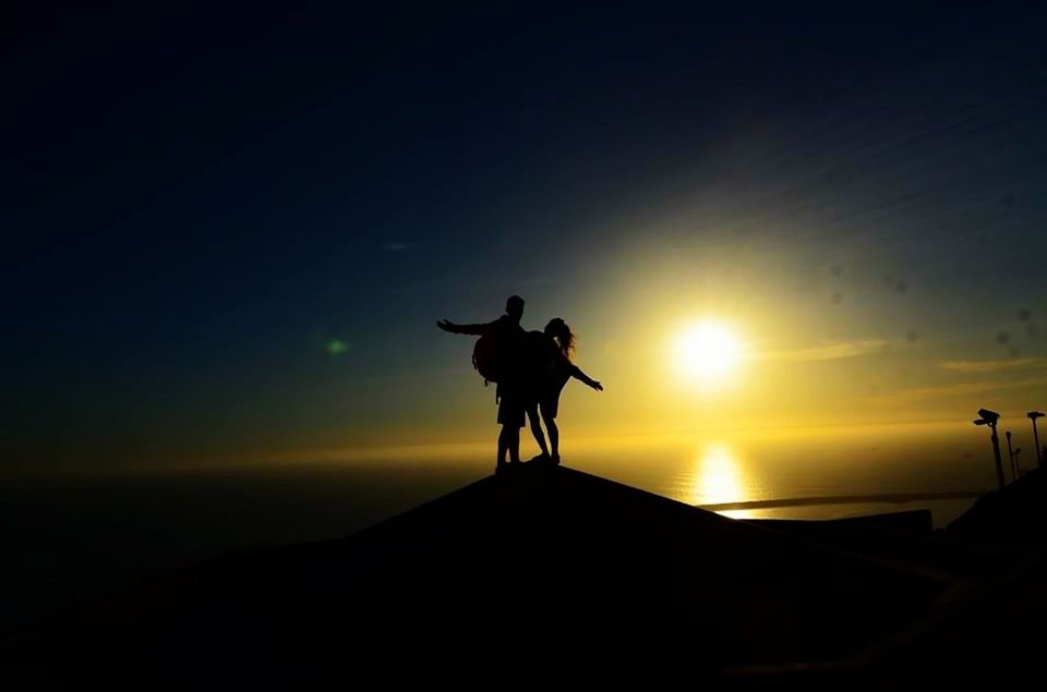 silhouette, sunset, sun, lifestyles, leisure activity, men, full length, sky, standing, tranquility, scenics, tranquil scene, sunlight, beauty in nature, orange color, outline, sunbeam, nature