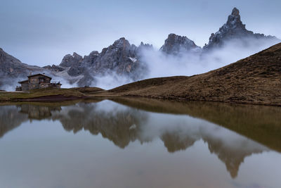 Panoramic view of lake and mountains against sky