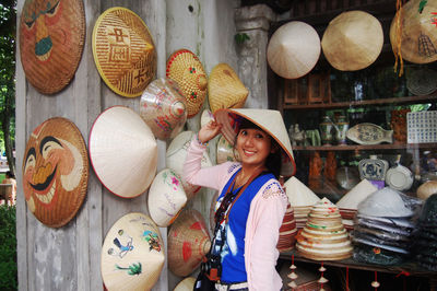 Portrait of a smiling young woman wearing hat