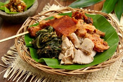 Nasi campur babi guling. balinese rice dish of roast pork and other side dishes
