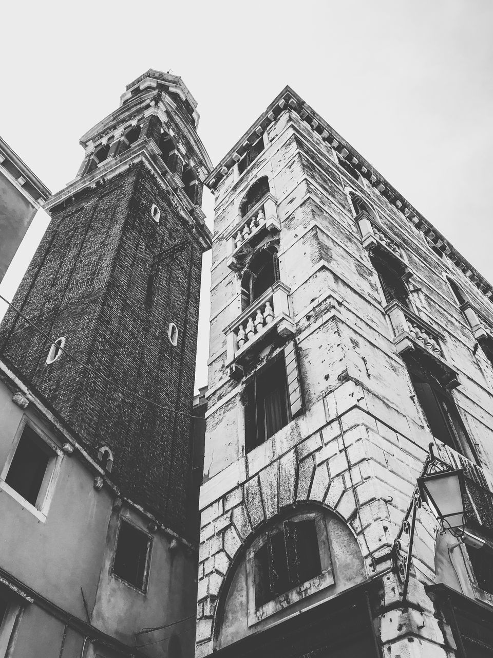 LOW ANGLE VIEW OF BUILDINGS IN CITY AGAINST SKY