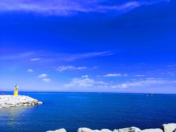 Immensity of blue sea