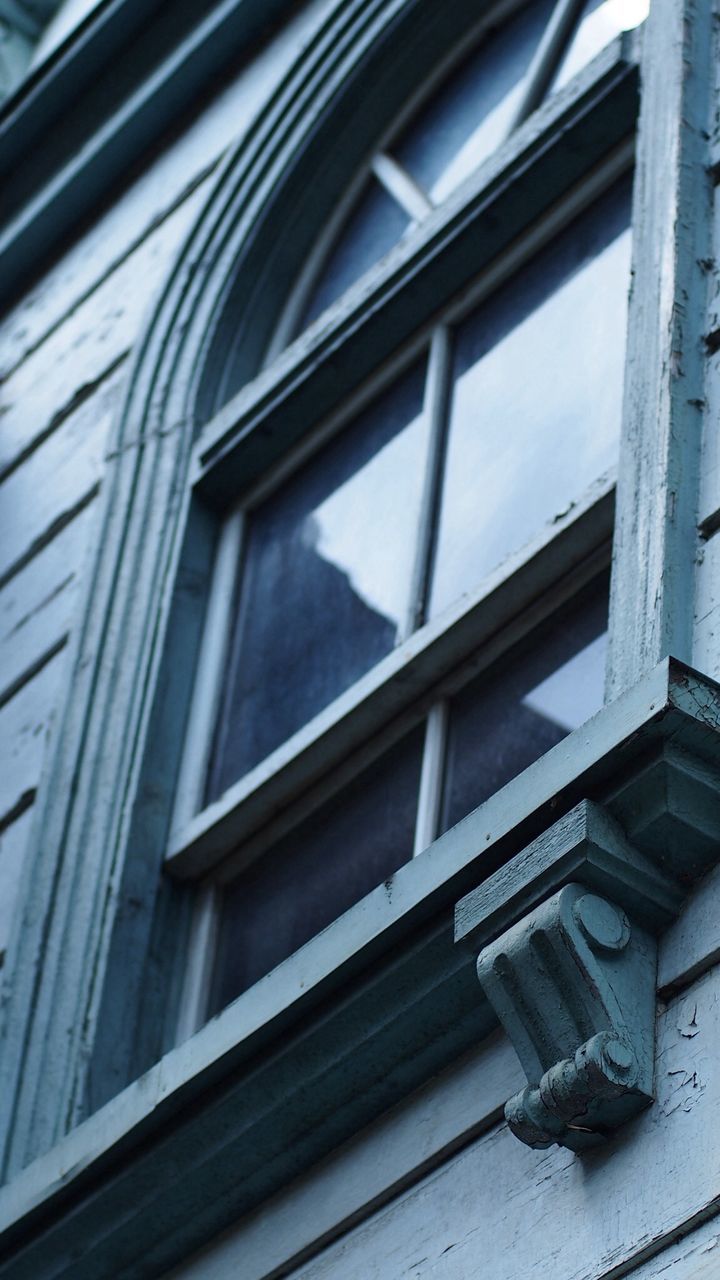 architecture, built structure, building exterior, low angle view, window, building, glass - material, day, no people, sky, outdoors, architectural feature, arch, facade, pattern, city, old, railing, steps, directly below