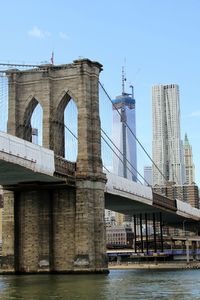 Low angle view of brooklyn bridge over east river against sky