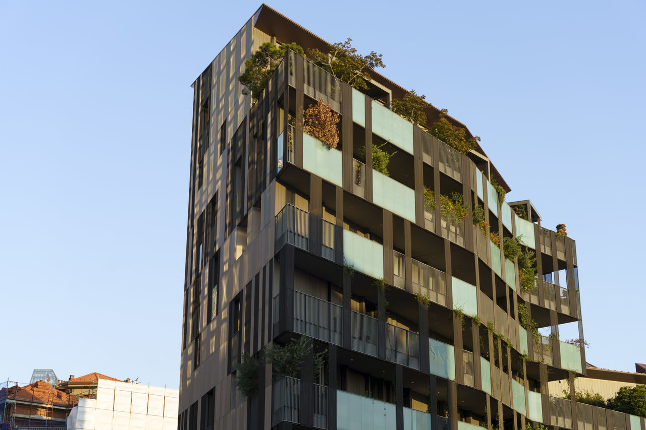 LOW ANGLE VIEW OF RESIDENTIAL BUILDINGS AGAINST CLEAR SKY