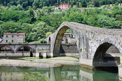 Ponte del diavolo bridge over river