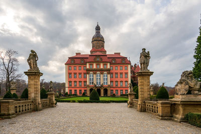 Statue of historic building against sky