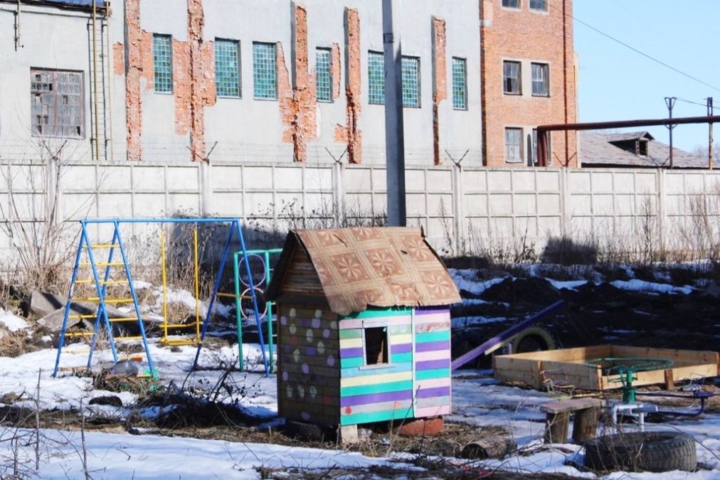 snow, winter, cold temperature, building exterior, architecture, built structure, weather, season, covering, house, white color, residential structure, frozen, day, residential building, no people, outdoors, covered, nature, building