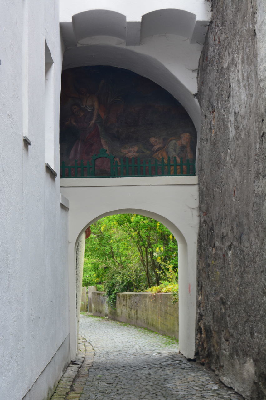 ARCHWAY OF BUILDING