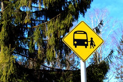 A school bus roadsign