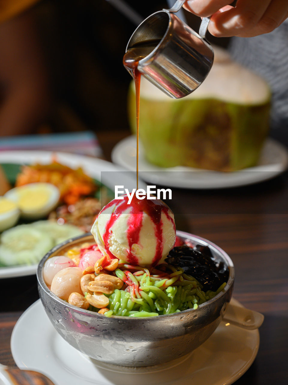 CLOSE-UP OF FRUITS SERVED IN BOWL