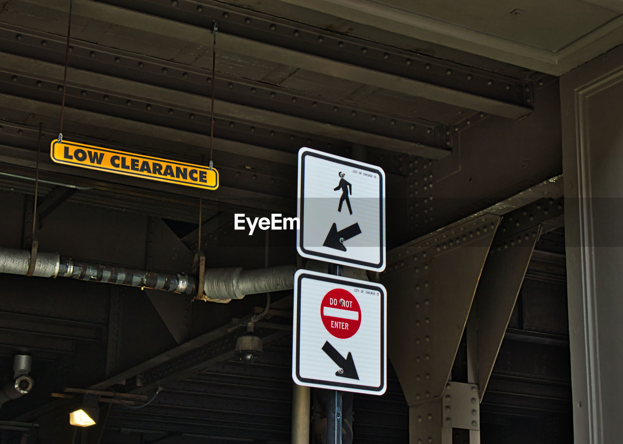 INFORMATION SIGN ON ILLUMINATED ROAD SIGNS