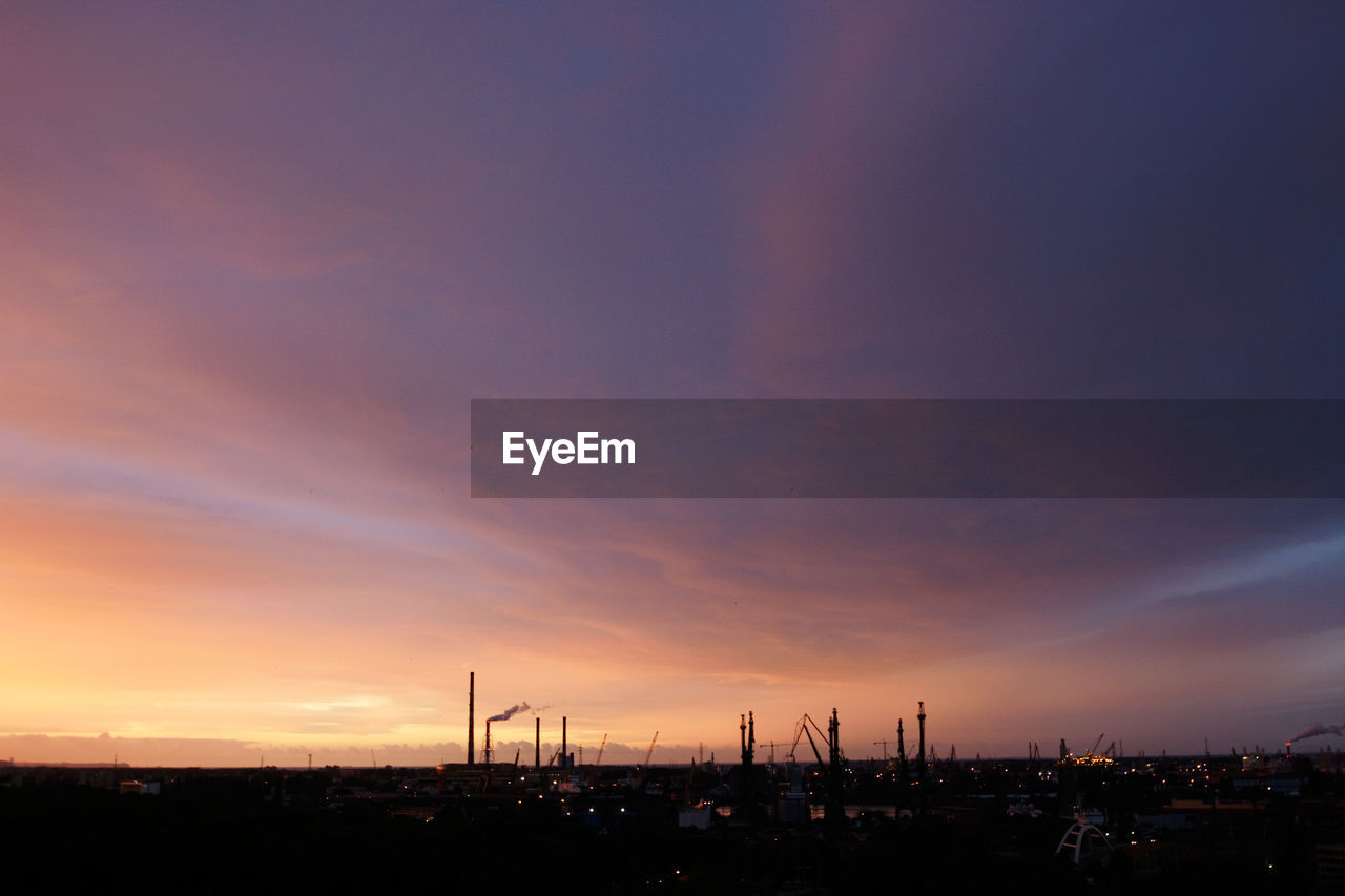 SILHOUETTE BUILDINGS AGAINST DRAMATIC SKY