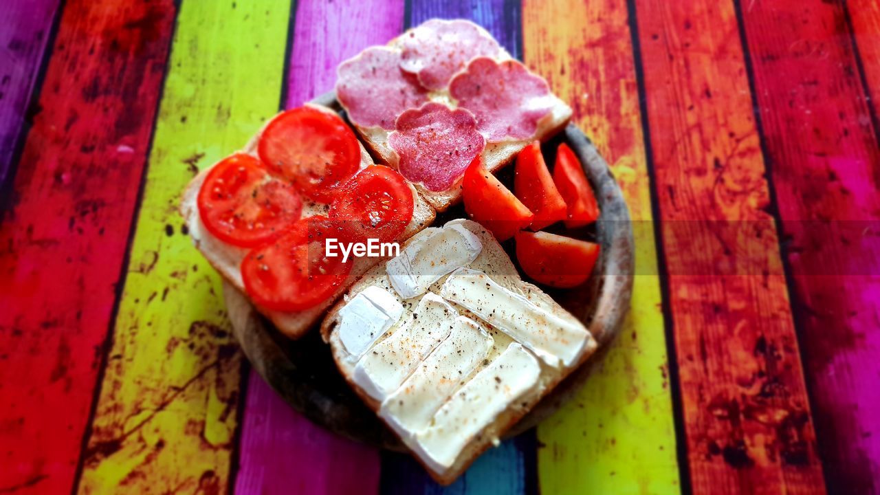 CLOSE-UP OF FRUITS ON TABLE